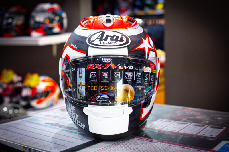 arai-rx-7v-evo-nicky-reset-1-3