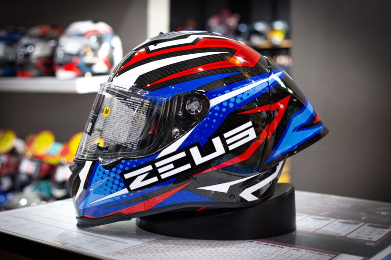 zeus-zs-1900b-carbon-lighting-blue-red-1